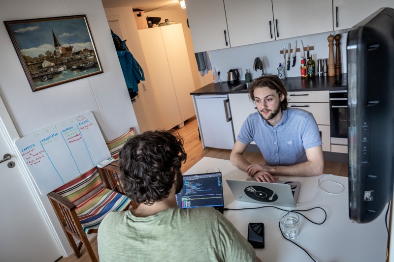 Gustav Corpas og Anton Juul-Naber har udviklet PeerShare - en webbaseret app, der kan afløse WeShare - en af de mest udbredte apps til deling af udgifter i vennegrupper.
