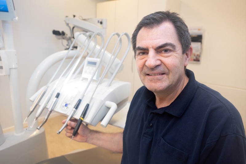Tandlæge Ole Toft-Hansen stopper som klinikleder og tandlæge på Nordjyllands Implantatcenter. Han har arbejdet som tandlæge i 35 år.