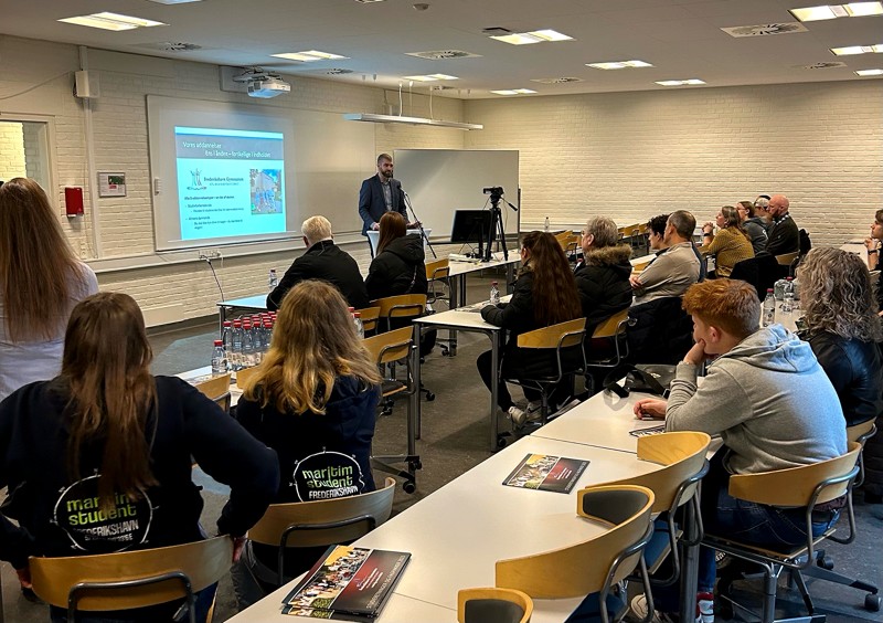 Interessen var stor, da Frederikshavn Gymnasium holdt fysisk og virtuelt informationsmøde om uddannelsen Maritim Student.
