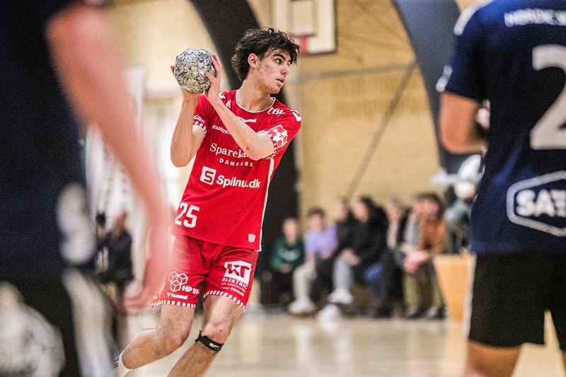 Marinus Munk er fra Hals og har netop skrevet kontrakt med Aalborg Håndbold. Marinus nettede 5 gange i opgøret.