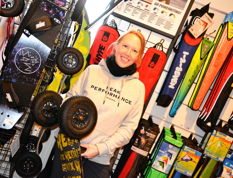Man kan som altid leje populære 'All Terrain Mountain Boards' i Nina's alsidige butik