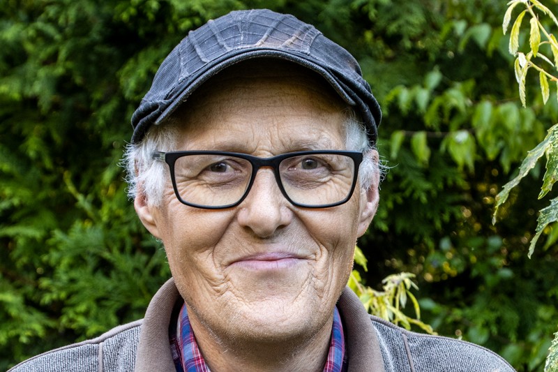 Arvid Bruun er en rigtig træmand, som har forstand på at pode. Det holder han kursus i for medlemmerne af Jammerbugt Havekreds.