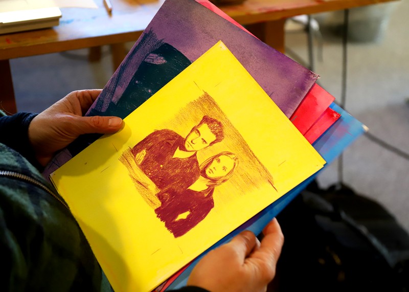 Otte numre med hver deres cover og et vinylcover til albummet har været en af opgaverne i Morten Scheldes atelier over de seneste måneder.
