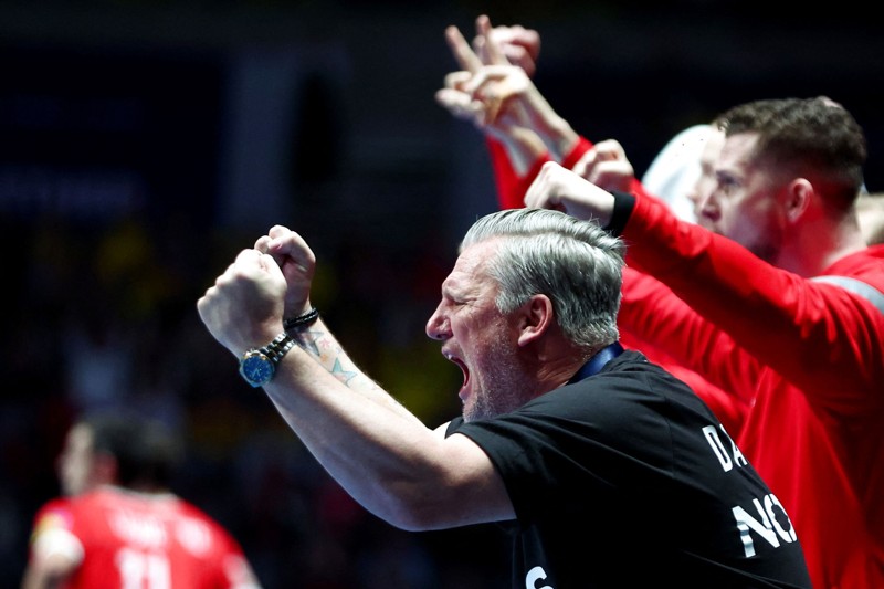 Nikolaj Jacobsen havde svært ved at styre sin begejstring over det danske storspil, dentede en tredje VM-titel hjem til vores yndige land. Det vil han givet fortælle om, når han snart kommer til Himmerland.