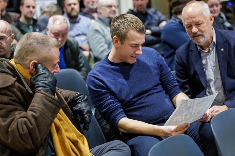 Svend Moustsen Hansen (th. i billedet) har sammen med blandt andre Better Energy indsendt en ansøgning om etablering af en solcellepark ved Hune. Dette område blev dog ikke i første omgang udpeget som interesseområde.