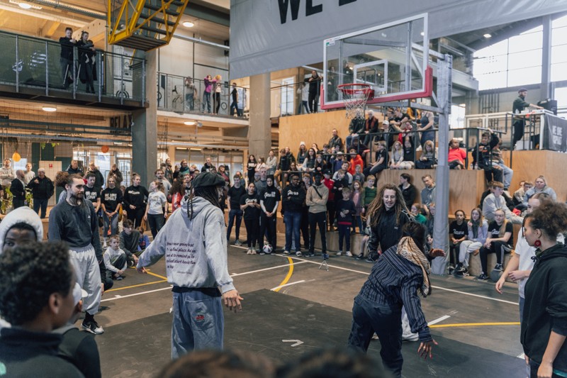 Til fødselsdagen vil man lave en "cypher", som er streetkulturens svar på én stor dance off.