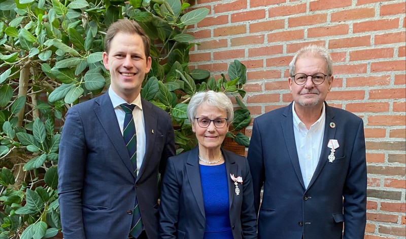 Regionsrådsformand Mads Duedahl overrakte Dannebrogsordenens Ridderkors til Anny Margit Winther og Jørgen Rørbæk Henriksen
