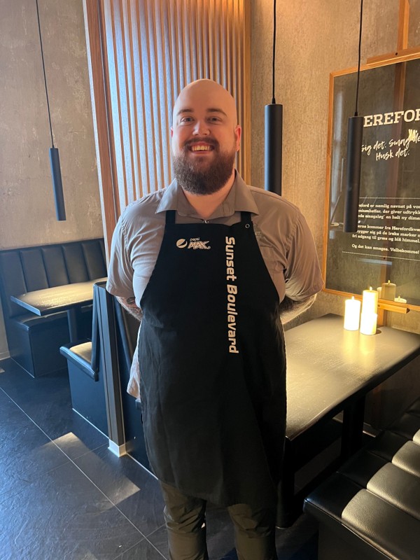 Restaurantchef Oliver Tagmose Dalgaard glæder sig til byde velkommen i den nyrenoverede Sunset Boulevard.