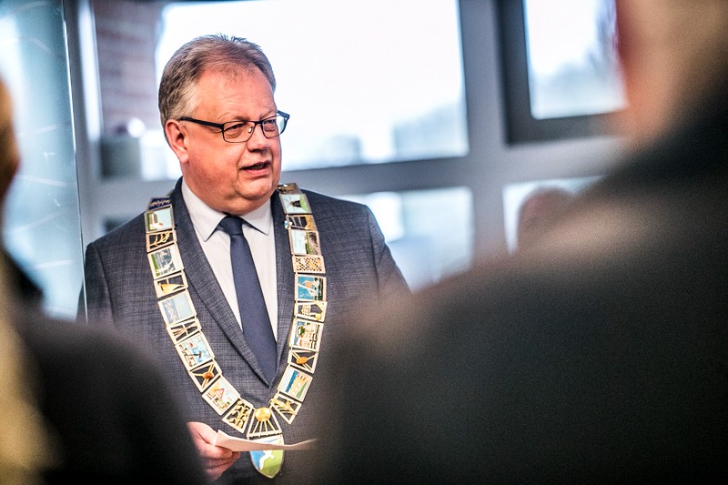 Borgmester Mogens Gade bød velkommen til ferniseringen.