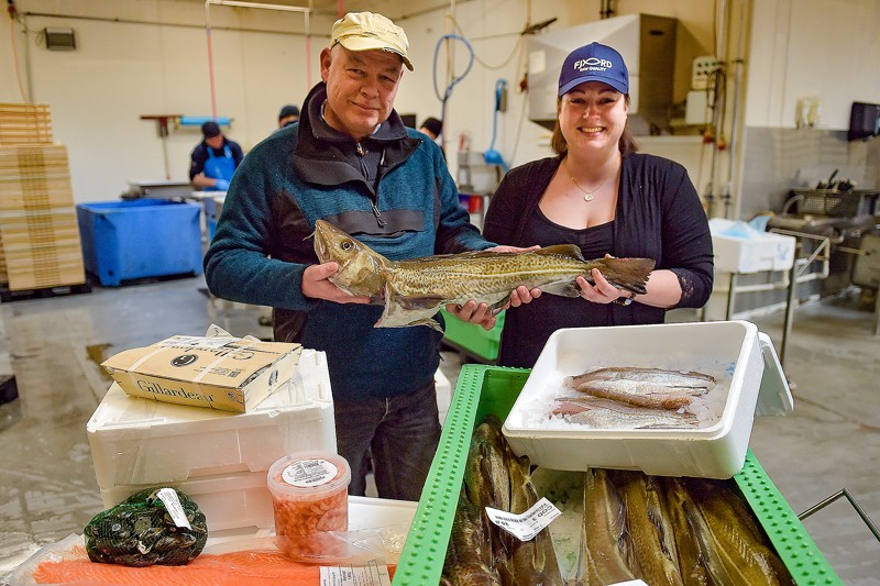 Johnny Bækkel og datteren Aneka Ramskov sætter nu turbo på frisk fisk til døren fra Hanstholm Auction Buyers.