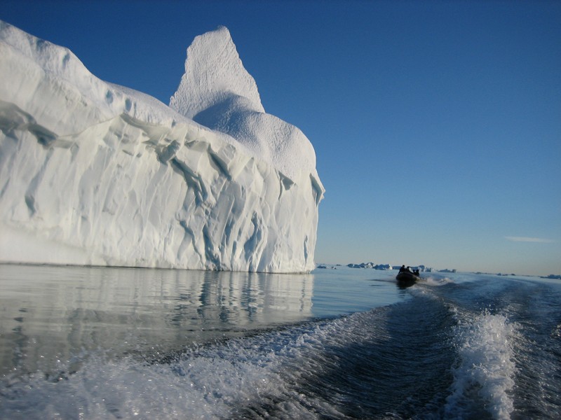 I Voldsted Holme Fjorden driver der isbjerge på 70 meter i højden.