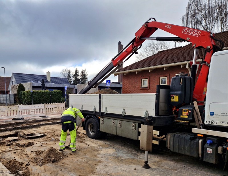 Som forbipasserende har kunnet se i de sidste dage, arbejdes der målrettet på at få gjort uheldskrydset Assersvej/Jyllandsgade sikkert igen.