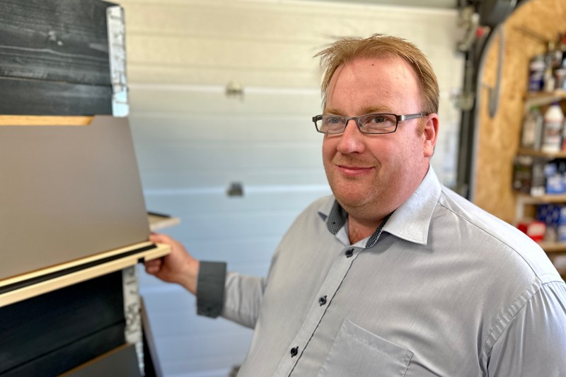Bag ReKitchen står 41-årige Johnni Sørensen fra Bedsted, der har en fortid hos den tidligere OK Køkken Renovering i Vilsund.