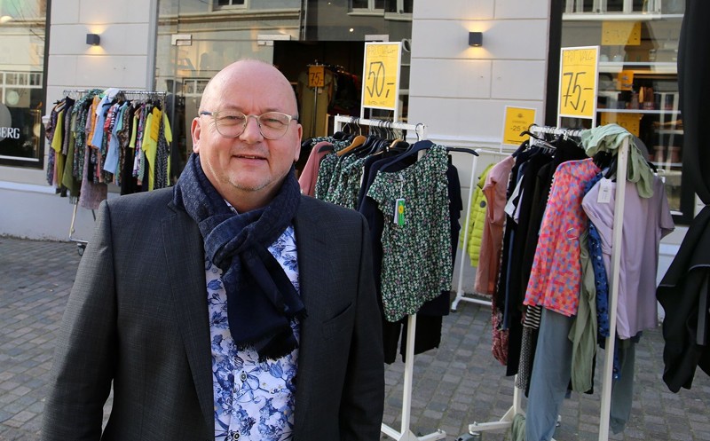 Ole Andersen og Yvonne Lundberg har solgt deres butik, som fra april kommer til at hedde Lundholm.
