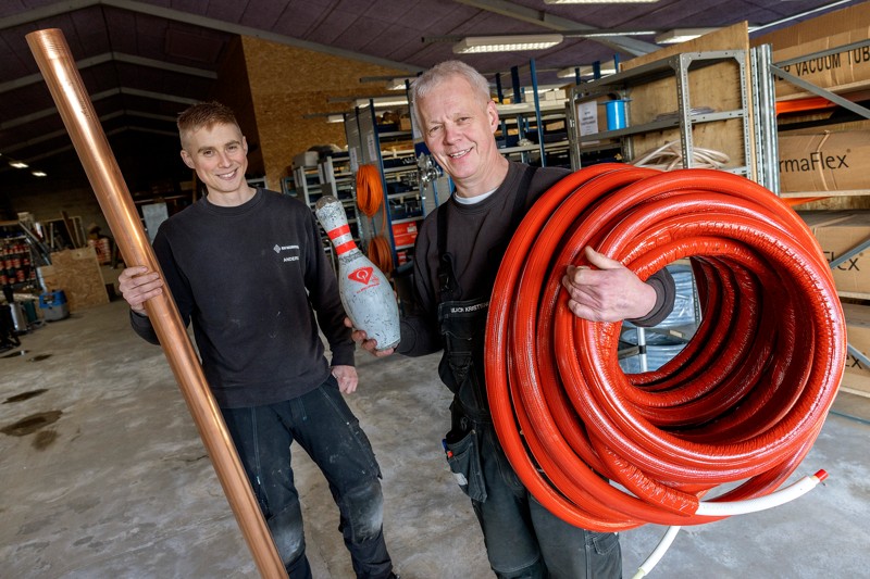 Ulrich og Anders Kristensen, der er far og søn, driver VVS-firmaet Kaj Rasmussen, som netop er rykket ind i det gamle bowlingcenter i Fjerritslev.