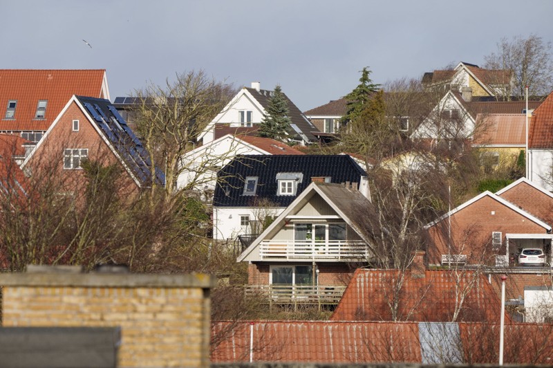Boligejere vil blive beskattet på forkert grundlag i en periode, og de vil ikke kunne klage over vurderingen før 2025, skriver DR. (Arkivfoto).