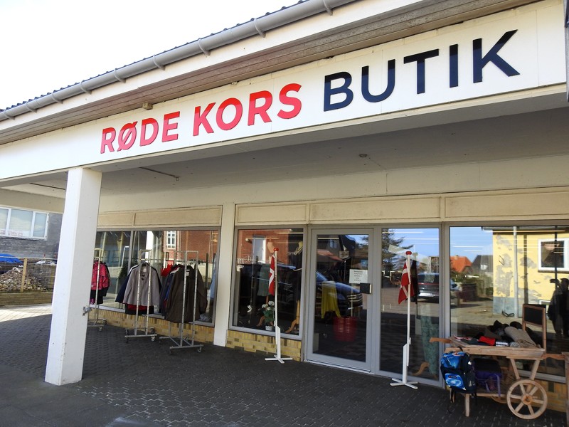 Røde Kors butikkerne i Hirtshals og Tversted bliver holdt godt vedlige, så de altid fremstår pæne og indbydende, siger Formanden Jens Arne Nielsen.