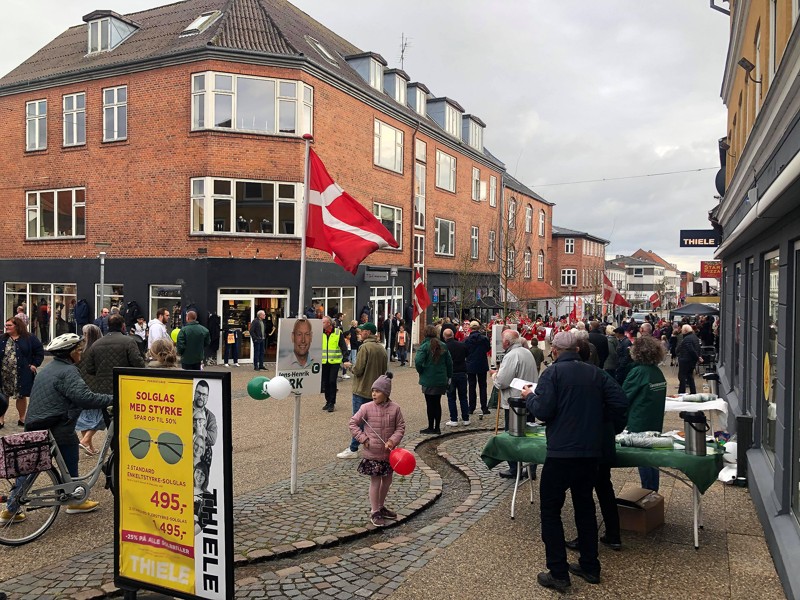 Hadsund Handel er med til at sikre en aktiv handelsby med masser af mennesker på gaden. Her et billede fra et tidligere arrangement.