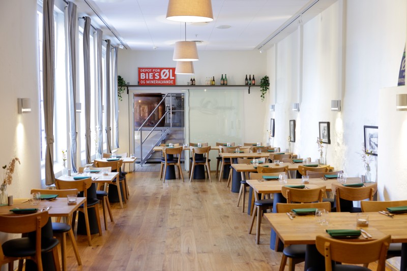 Billede af lokalerne i Restaurant Bies Bryghus, da de i foråret 2023 havde fået den store tur.  