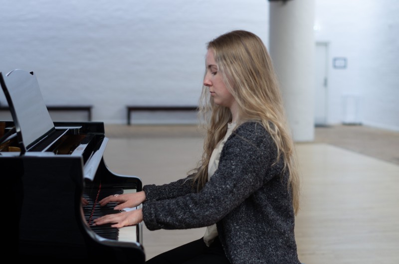 Amanda Nielsen er i gang med sin musikalske karriere. Den begyndte allerede foran klaveret som 8-årig.