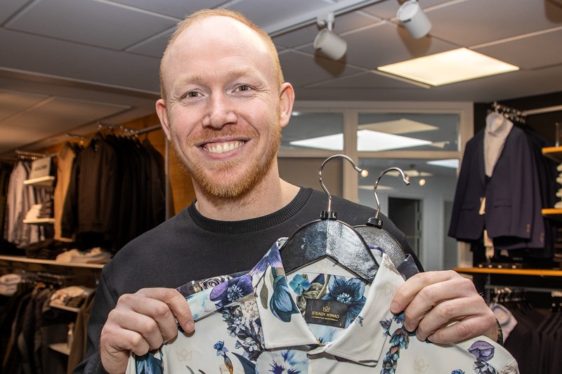 Kasper Jensen fra Fjerritslev-butikken StyleUp har netop lanceret tøjbrandet Steady Nomad, der er herretøj fremstillet af komfortable miljøvenlige stoffer.