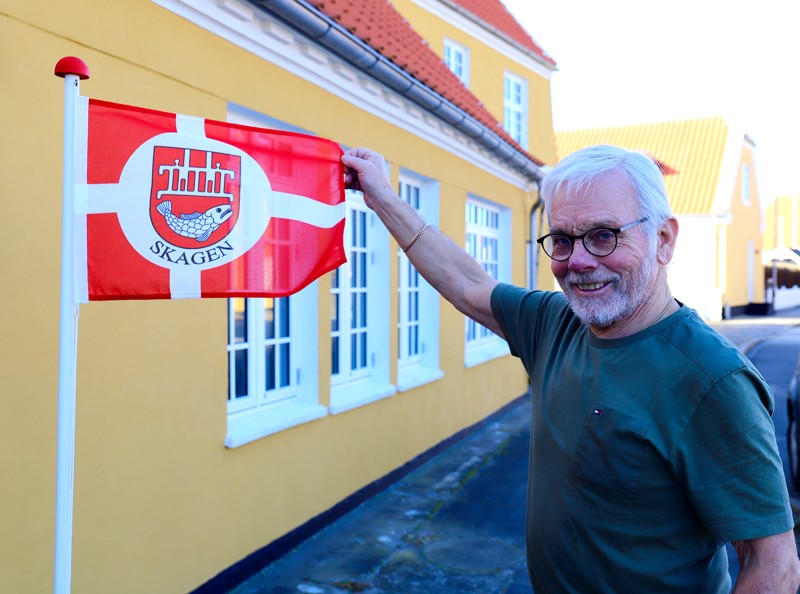 Et sejlerflag, som det Asger Pring har lavet, er en form for souvenir, som sejlere tager med fra de havne de lægger til i.