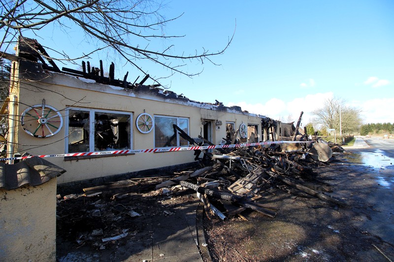 Onsdag formiddag var branden slukket, men huset er brændt ned til grunden.