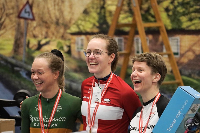 Anna Damgaard Eriksen fra NBC Frederikshavn bliver første kvindelige danmarksmester i e-cykling.