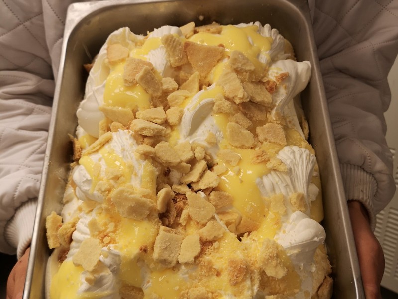 Hjemmerørt flødeis, lemoncurd og mørdej-crumble - her er årets første nyhed hos Guf & Kugler: LemonPie Is.