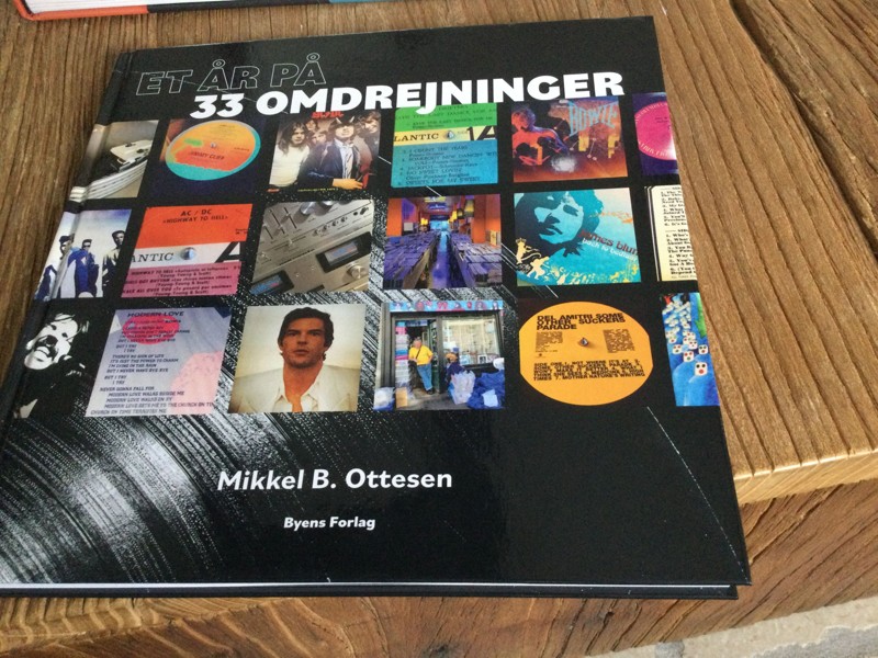 Du kan også møde Mikkel B. Ottesen, forfatteren bag Et år på 33 omdrejninger, når der er Pladebørs i Kedelhallen.