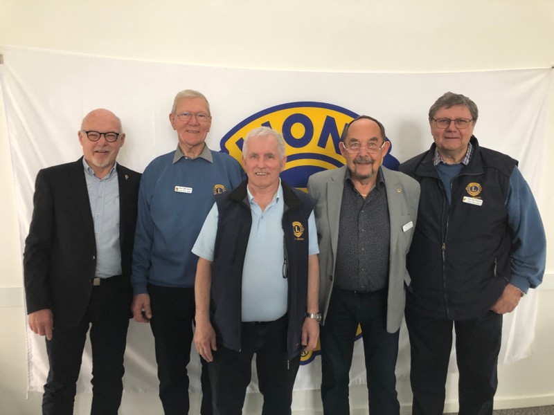 De fem medlemmer af Lions Club Løkken, som har været med fra starten, er fra venstre: Mogens Skov, Anders Møller Andersen, Jens Møller Nielsen, Fritz Bredvig og Poul Erik Kammer.