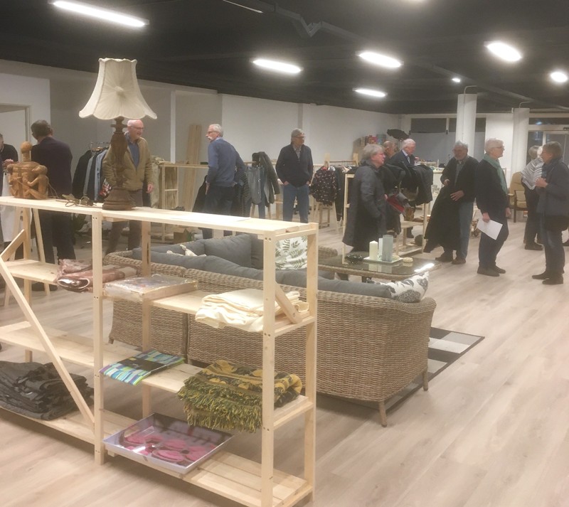 Frivillige fra Y's Mens klubberne har haft travlt med at indrette den ny Genbrugsen-butik i gågaden, der åbner 1. april.