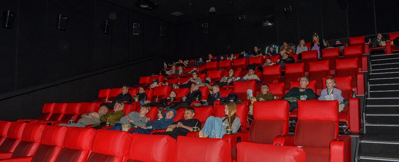 Et glimt fra salen i Løgstør bio, hvor der var ialt 43, der så filmen "En forunderlig verden".