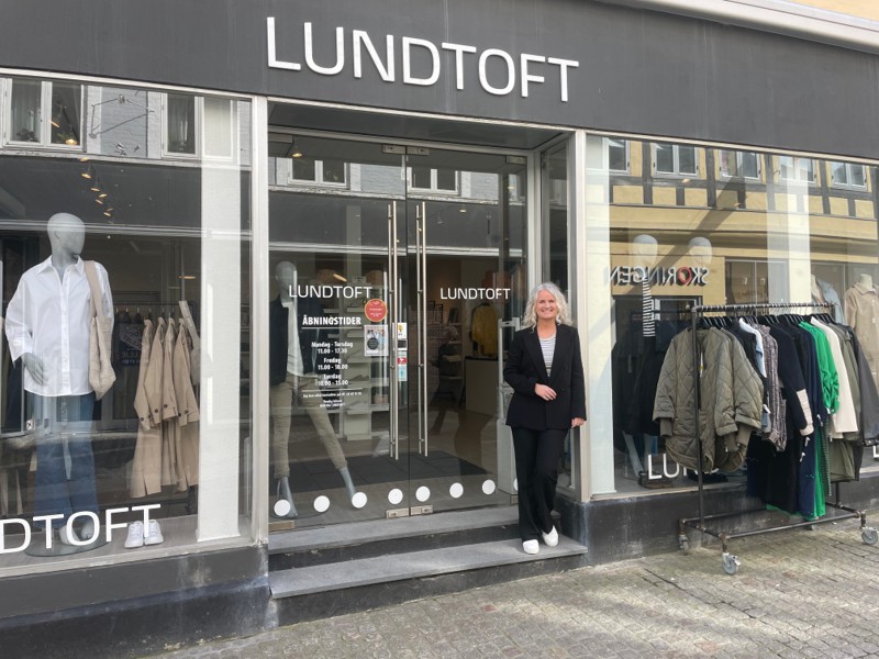 Det er her i tøjbutikken i Slotsgade, Karina Lundtoft inviterer til eksklusive events.