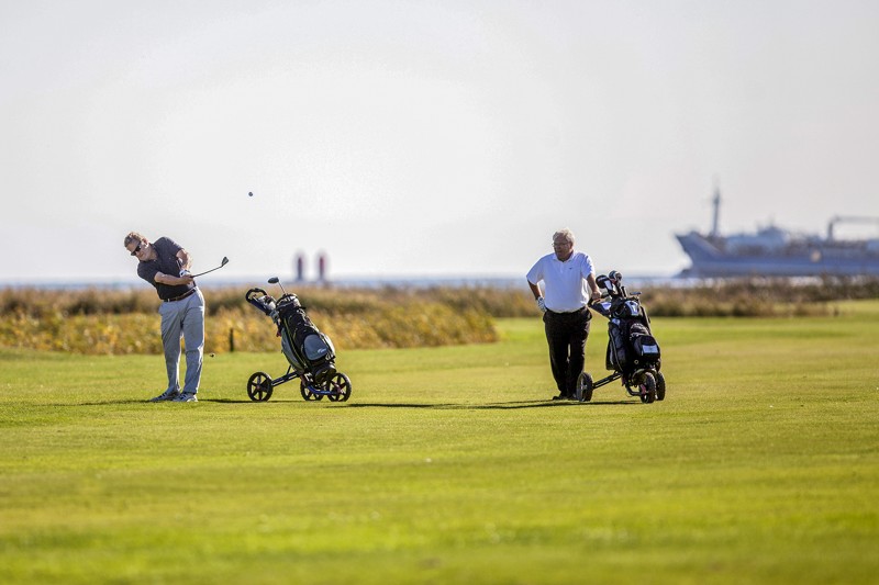 Hals Golf Klub har indført en ny kontingentordning. Målet er at sænke aldersgennemsnittet i klubben.