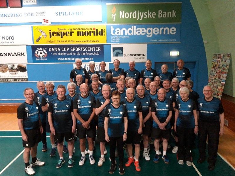 40 seniorer på plus 60 år mødes mandag og torsdag til en gang badminton med mere.
