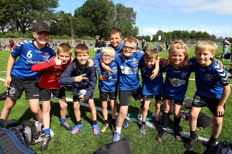 Fællesskab, højt humør og masser af håndboldkampe er kendetegnende for Dronninglund Cup. Her ses et hold ved sidste års Cup.
