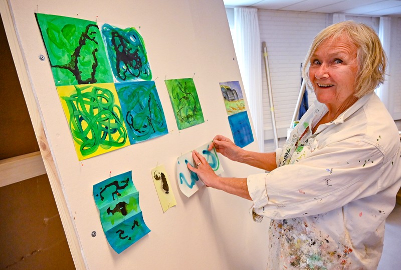 Anette Hvidbjerg, Nykøbing,  arbejder i maleri - her inspirationsskitser før det store lærred venter. 