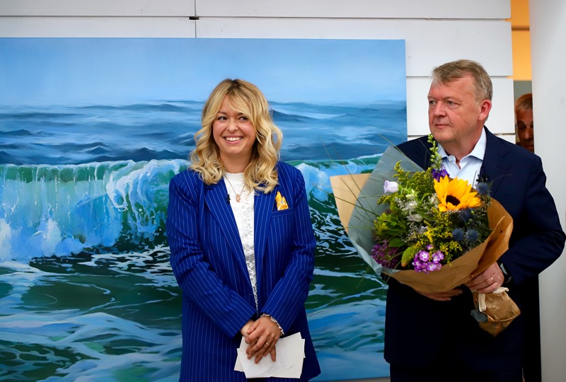 Ukrainske Iia Madsens soloudstilling 'Havet' på Skagen Odde Naturcenter blev fredag åbnet af udenrigsminister Lars Løkke Rasmussen.