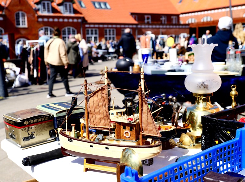 Selvfølgelig er der maritime sager på bordene, når markedet ligger i Skagen.