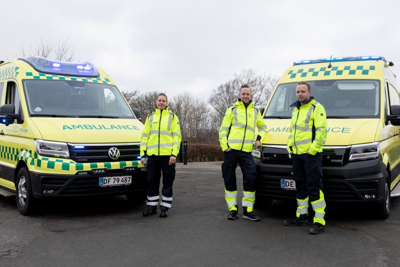 Fra Den Præhospitale Virksomhed står der fire ambulancebehandlerelever klar til en snak om ambulancebehandlerfaget.