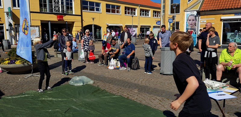 I 2019 besøgte Børnenes Rekordbog Skagen for at godkende æggekast. I 2023 går Skagen rekord amok med børnerekorder og har rekorder i 7 butikker og adskillige rekordforsøg på Viggo Hansens Plads lørdag 3. juni fra kl. 11-00 til 15.00.