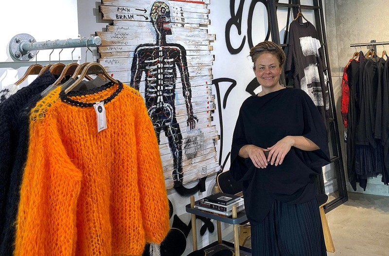 Louise Weinreichs tøjbutik, Studio Grundahl, rykker to numre op ad Nørregade.