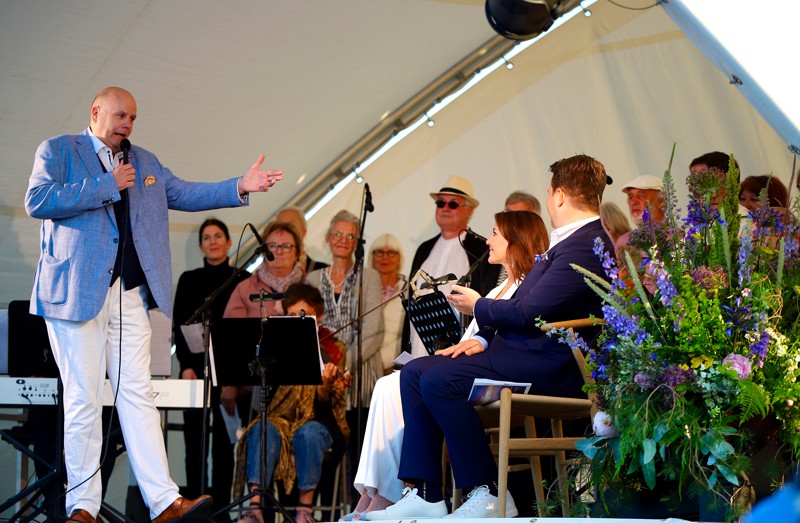 Sidste sommer sang koret sammen med operasanger Jens-Christian Wandt for Prinsesse Marie til Sankt Hans på Sønderstrand