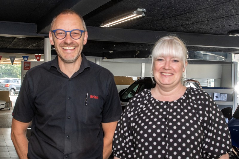 Brian Jensen og Lene Pedersen overtog HJN Biler i 2019. Nu er to blevet kåret som årets Nissan-forhandler 2022 på grund af den gode kundeservice.