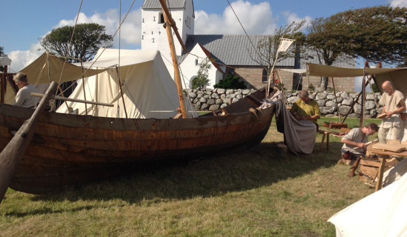 Få et indblik i vikingernes dagligdag, når der afholdes vikingehåndværkertræf.