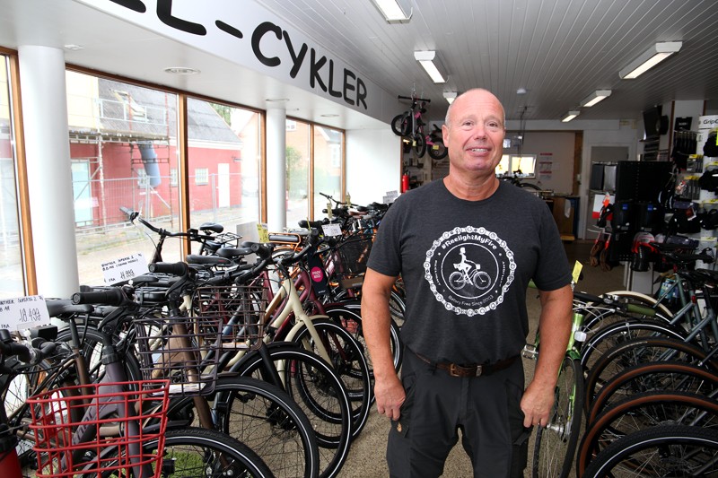 Cykelhandler Jens Møller har valgt nethandel fra for at satse 100 procent på kvalitet og personlig betjening.