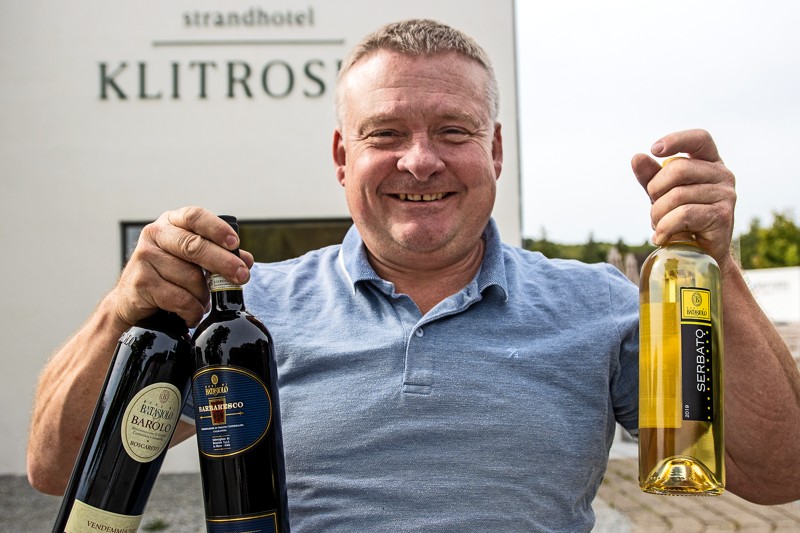 Vinhandleren René Jensen fra Fjerritslev inviterer til Winemakers Dinner på Strandhotel Klitrosen.
