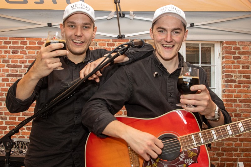 Gutterne fra MD-Duo - Martin Dinitzen og Dennis Kristensen – hittede for to år siden med sangen "Limfjordsporter".