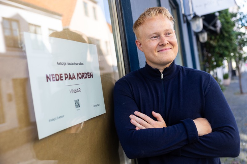 I øjeblikket er Nikolaj Drejer ved at indrette - og sætte sit eget præg på - Nede Paa Jorden i Nørregade.  